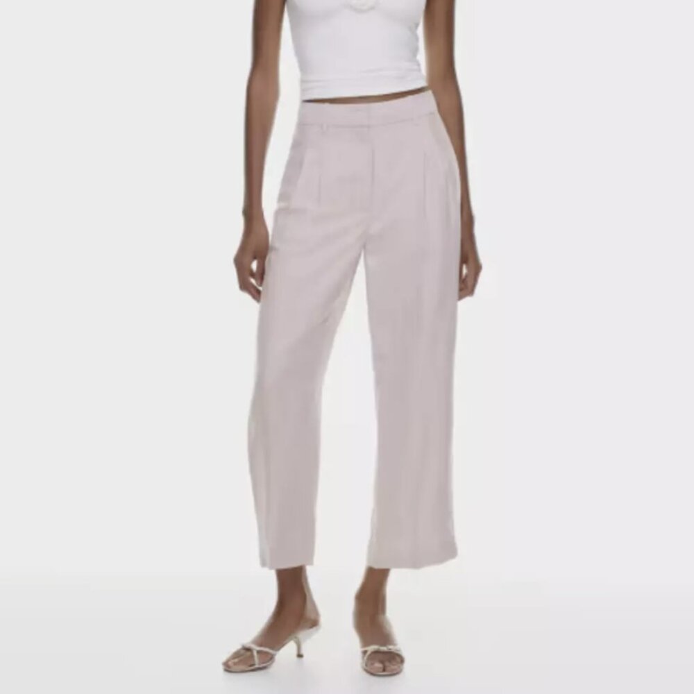 Aritzia Cropped Pants in Light Pink